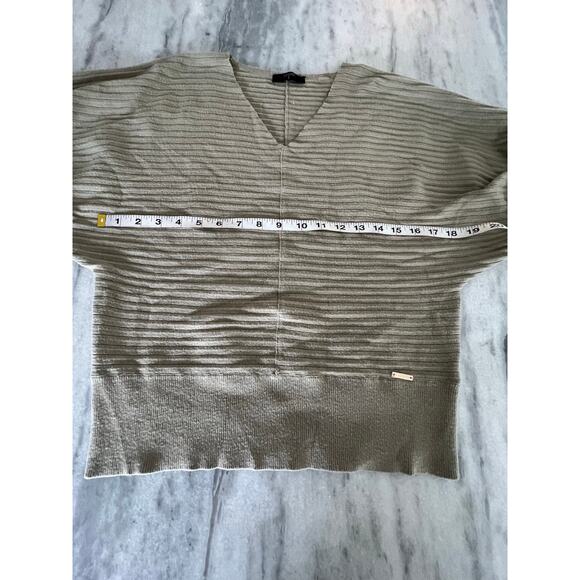 Tahari Green Ribbed Knit Sweater Short Puffy Dolman Sleeves Size Medium - Picture 6 of 9